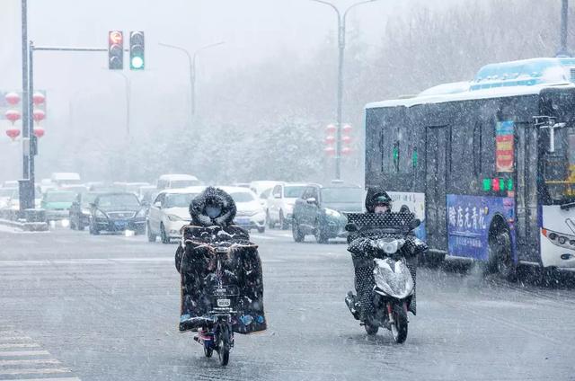 本轮寒潮雨雪对春运的影响及应对策略