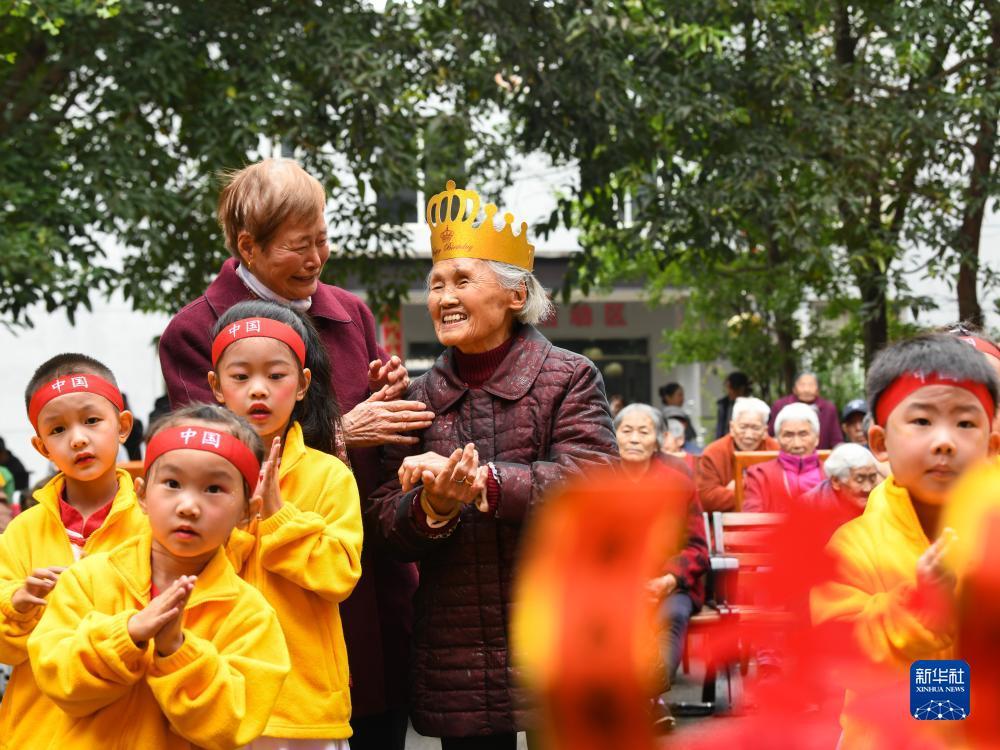 四川百岁寿星盛宴震撼摆开，1百桌共贺盛世长寿乐！揭秘背后的故事与法规保障。