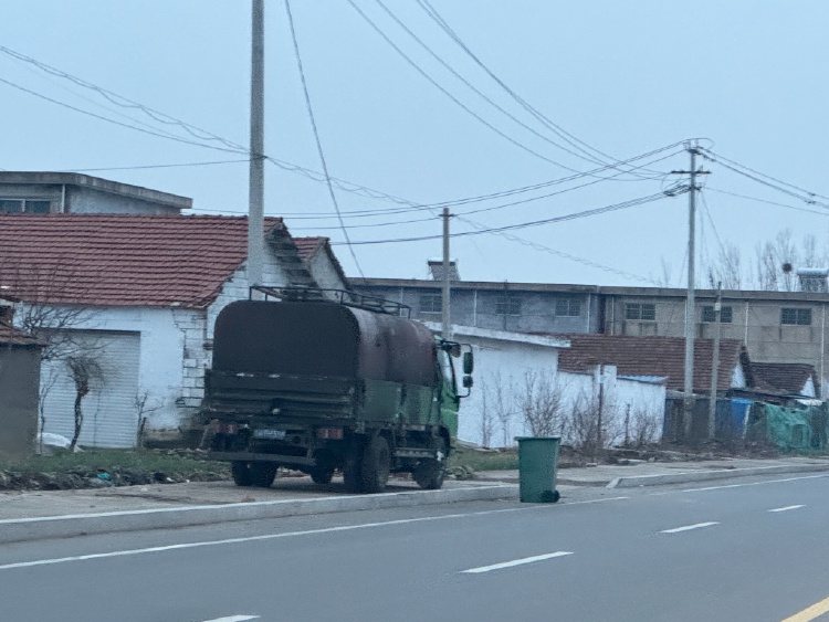 惊现黑幕，未检疫狐貉肉流向多地餐桌，食品安全警报再响警钟！深度揭秘事件内幕。